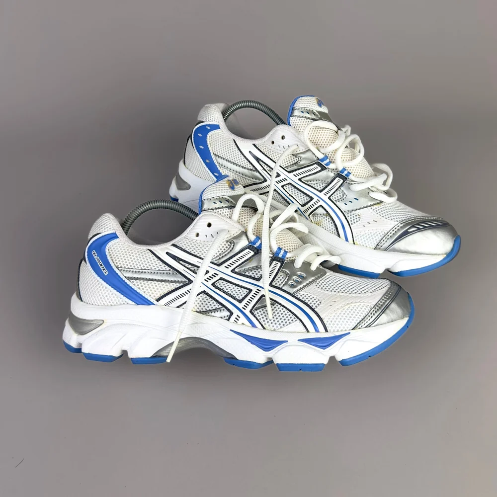 GEL Nimbus 16 — Blanc / Bleu azur / Noir
