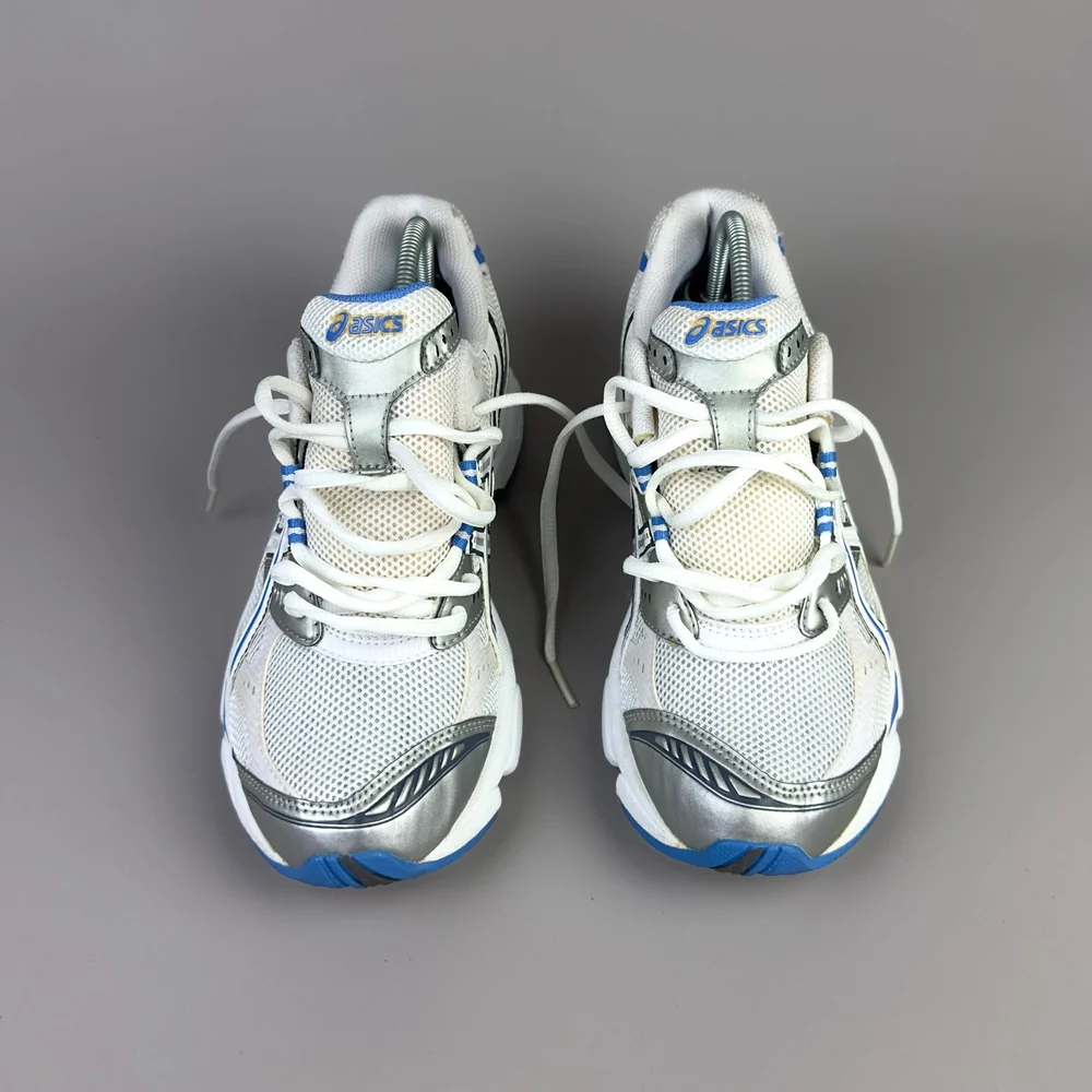 GEL Nimbus 16 — Blanc / Bleu azur / Noir