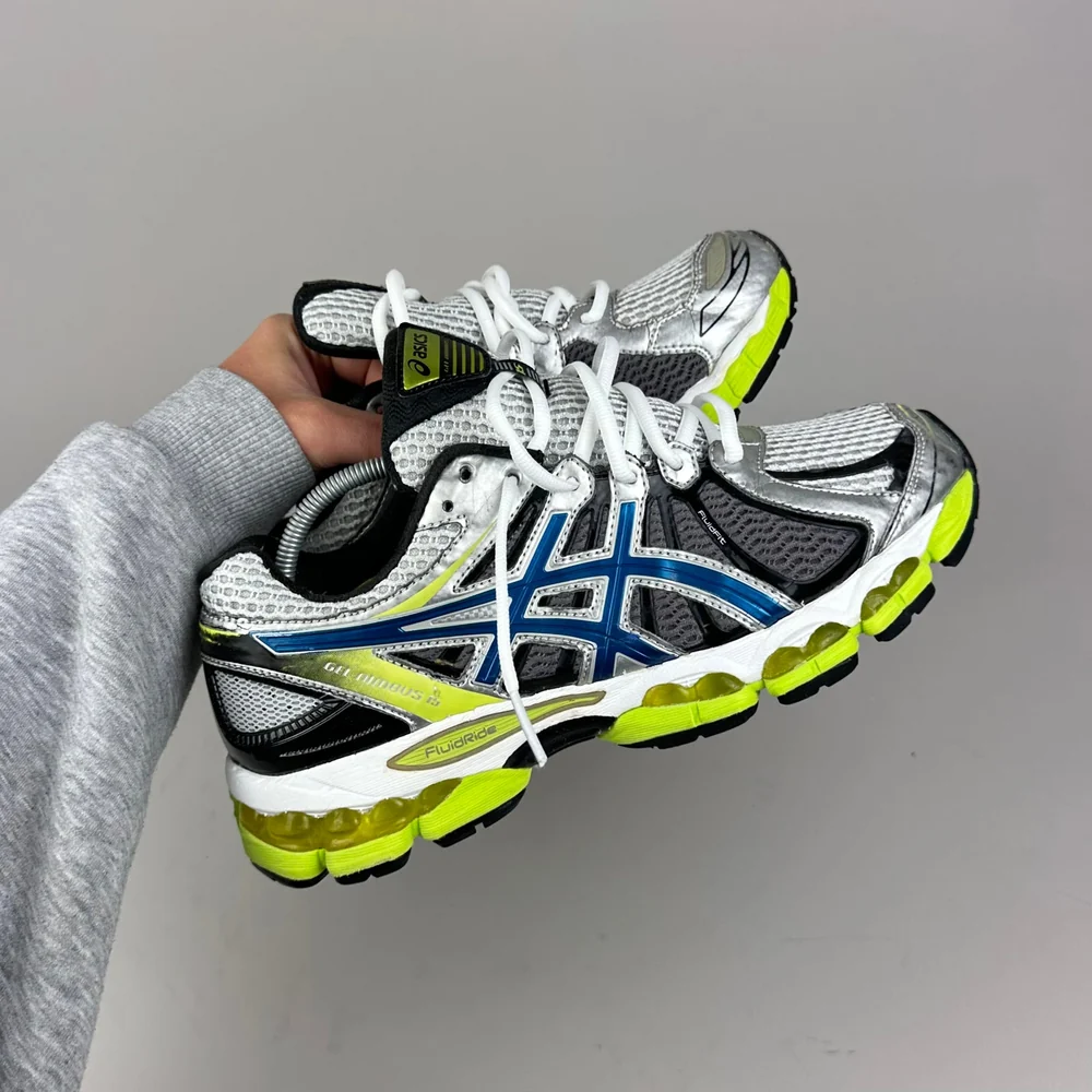 GEL Nimbus 16 — Blanc / Bleu roi / Jaune fluo
