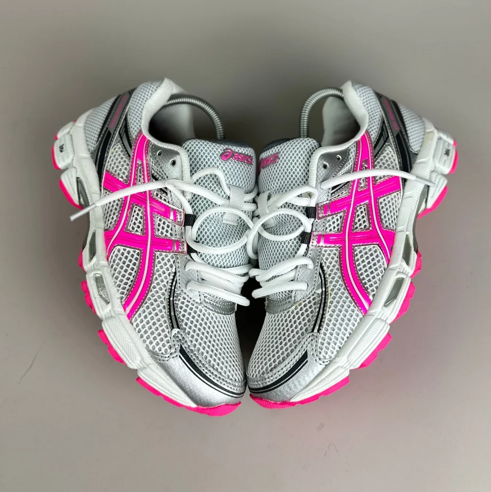 GEL Nimbus 16 — Blanc / Rose fluo