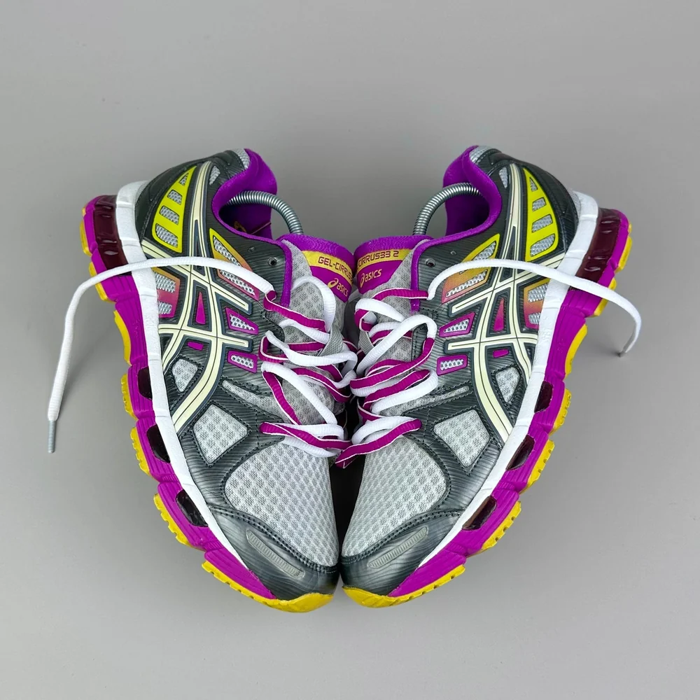 GEL Nimbus 16 — Gris / Fuchsia