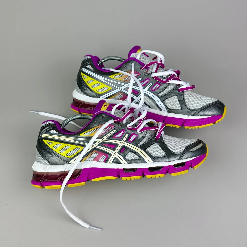 GEL Nimbus 16 — Gris / Fuchsia