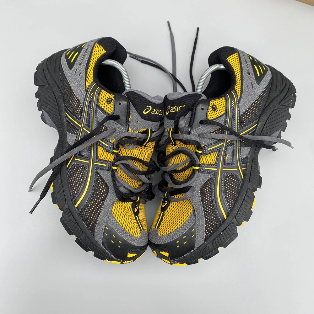 GEL Nimbus 16 — Gris / Jaune