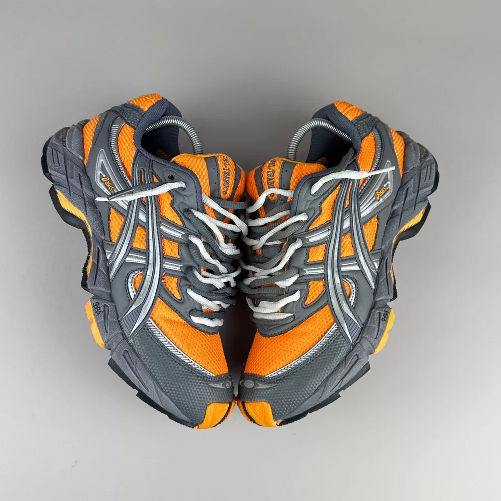 GEL Nimbus 16 — Gris / Orange
