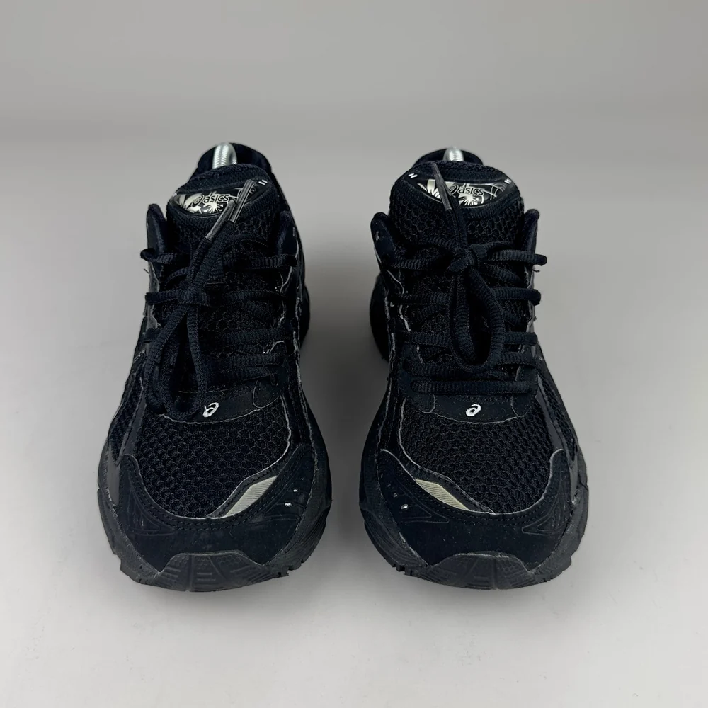 GEL Nimbus 16 — Noir / Blanc