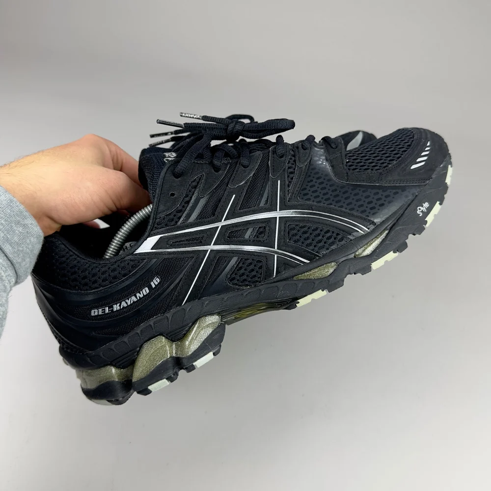 GEL Nimbus 16 — Noir / Kaki / Crème