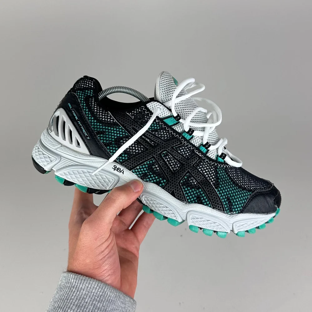 GEL Nimbus 16 — Noir / Vert jade / Blanc